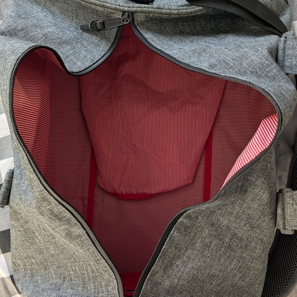 Herschel Supply Company 43L Gray Duffel Bag - Picture 10 of 10